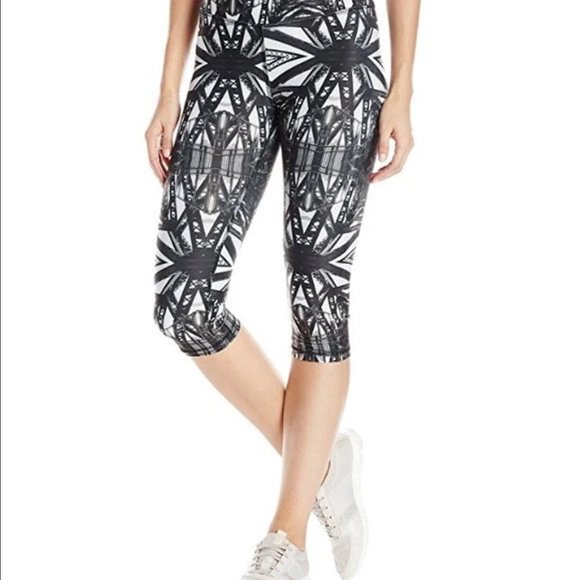Steve Madden Pants - Steve Madden Black Bridge Capri Active Leggins Size XS